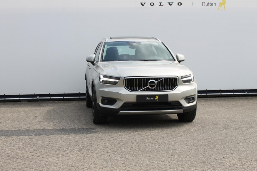 Volvo XC40 T4 190PK Automaat Inscription Panoramisch schuif-kanteldak / Stoelverwarming  / Cruise control / Lederen bekleding / Parkersensoren voor en achter met parkeercamera