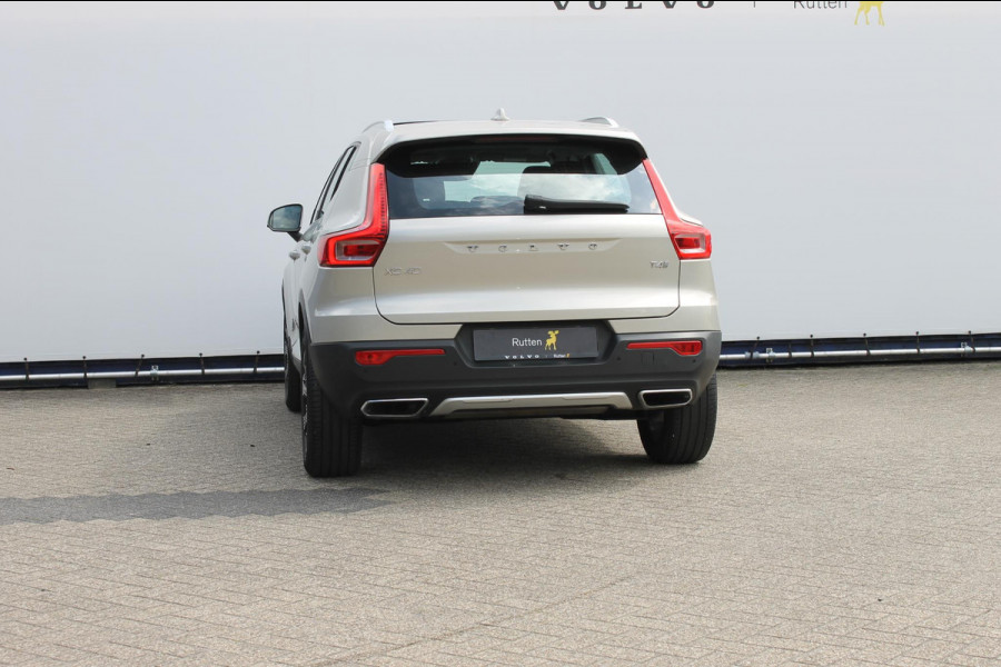 Volvo XC40 T4 190PK Automaat Inscription Panoramisch schuif-kanteldak / Stoelverwarming  / Cruise control / Lederen bekleding / Parkersensoren voor en achter met parkeercamera