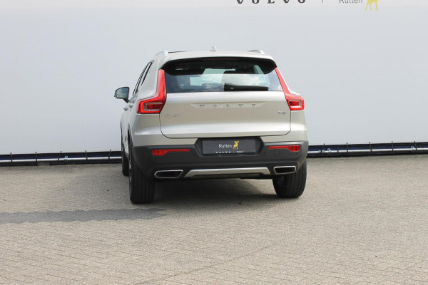 Volvo XC40 T4 190PK Automaat Inscription Panoramisch schuif-kanteldak / Stoelverwarming  / Cruise control / Lederen bekleding / Parkersensoren voor en achter met parkeercamera