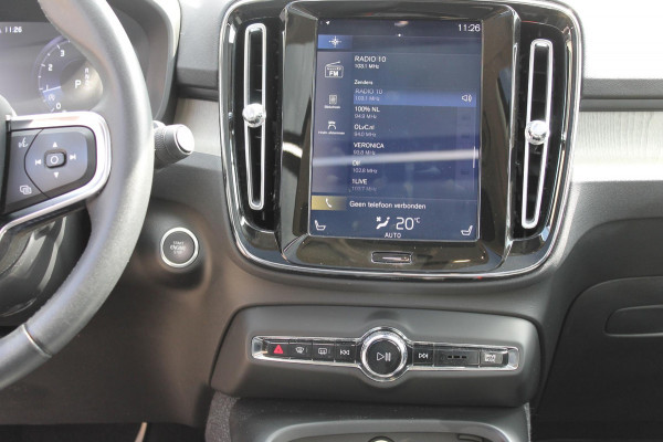 Volvo XC40 T4 190PK Automaat Inscription Panoramisch schuif-kanteldak / Stoelverwarming  / Cruise control / Lederen bekleding / Parkersensoren voor en achter met parkeercamera