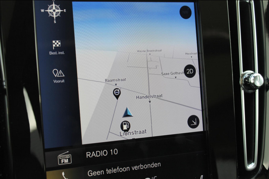 Volvo XC40 T4 190PK Automaat Inscription Panoramisch schuif-kanteldak / Stoelverwarming  / Cruise control / Lederen bekleding / Parkersensoren voor en achter met parkeercamera