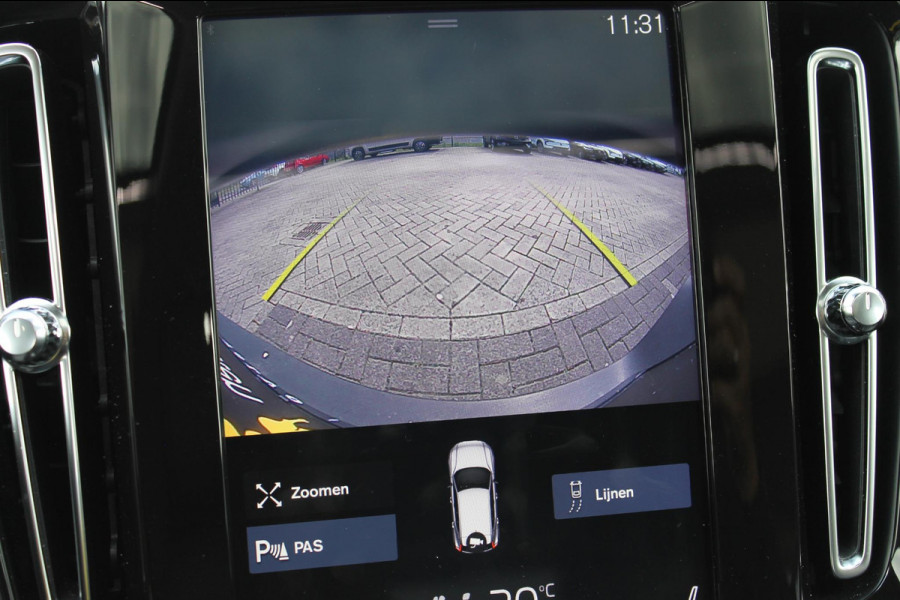 Volvo XC40 T4 190PK Automaat Inscription Panoramisch schuif-kanteldak / Stoelverwarming  / Cruise control / Lederen bekleding / Parkersensoren voor en achter met parkeercamera