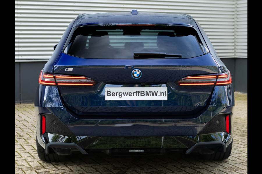 BMW i5 Touring eDrive40 - M-Sport Pro - Pano - Trekhaak - Onderstel Prof - Bowers & Wilkins