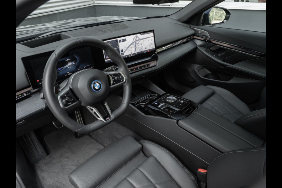 BMW i5 Touring eDrive40 - M-Sport Pro - Pano - Trekhaak - Onderstel Prof - Bowers & Wilkins