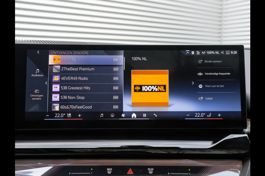BMW i5 Touring eDrive40 - M-Sport Pro - Pano - Trekhaak - Onderstel Prof - Bowers & Wilkins