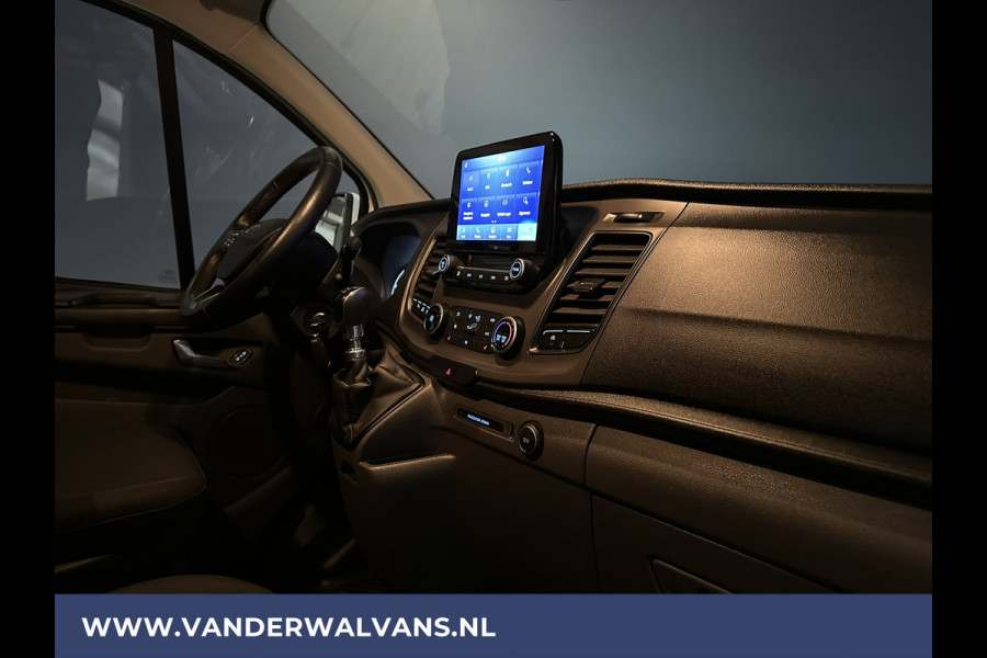 Ford Transit Custom 2.0 TDCI L2H1 Euro6 Airco | Camera | Navigatie | LED | Apple Carplay | 2800kg Trekvermogen Cruisecontrol, Parkeersensoren, Stoelverwarming, Verwarmde voorruit, Bijrijdersbank, Android auto