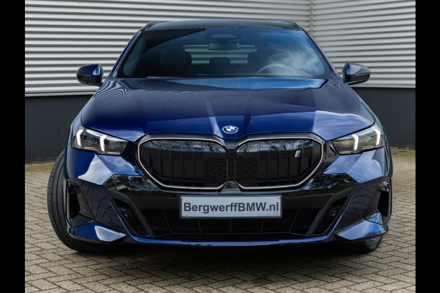 BMW i5 Touring eDrive40 - M-Sport Pro - Pano - Trekhaak - Onderstel Prof - Bowers & Wilkins