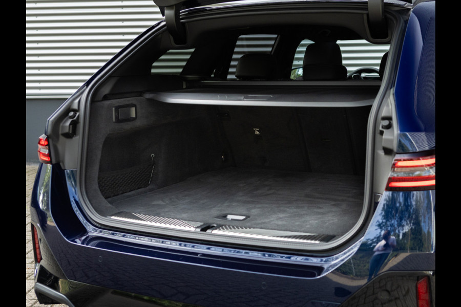 BMW i5 Touring eDrive40 - M-Sport Pro - Pano - Trekhaak - Onderstel Prof - Bowers & Wilkins