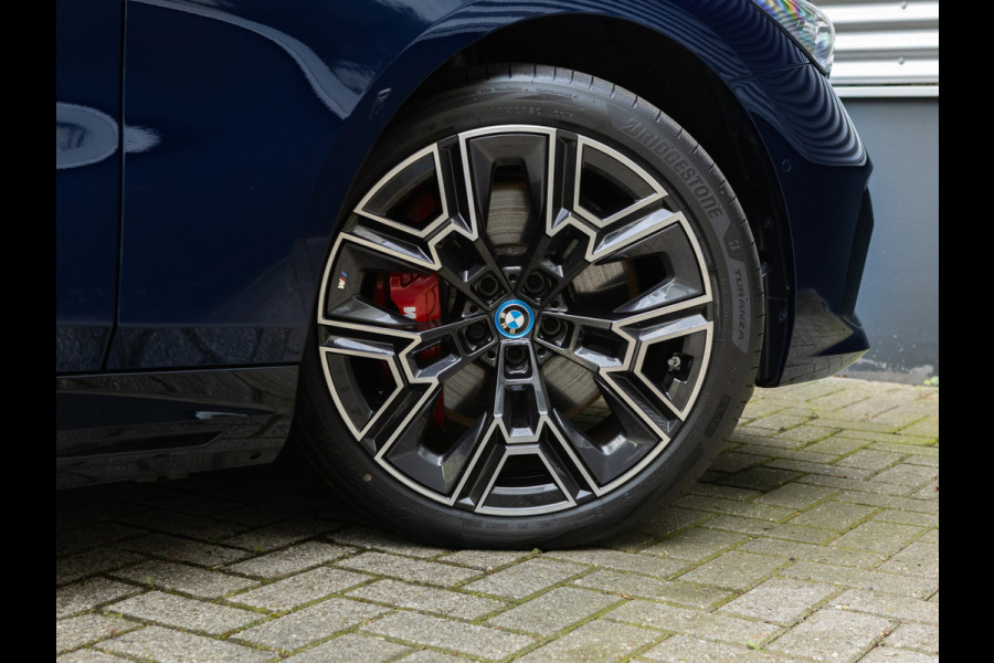 BMW i5 Touring eDrive40 - M-Sport Pro - Pano - Trekhaak - Onderstel Prof - Bowers & Wilkins