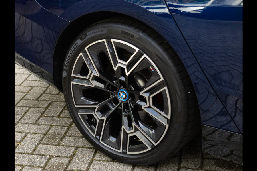 BMW i5 Touring eDrive40 - M-Sport Pro - Pano - Trekhaak - Onderstel Prof - Bowers & Wilkins