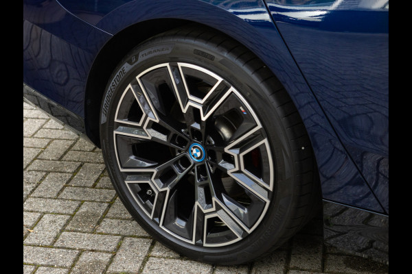 BMW i5 Touring eDrive40 - M-Sport Pro - Pano - Trekhaak - Onderstel Prof - Bowers & Wilkins