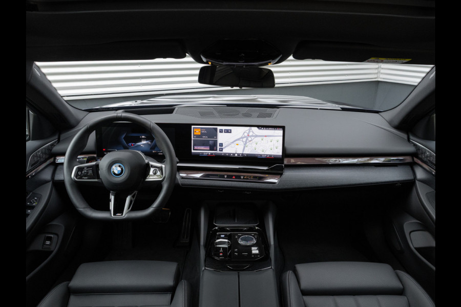 BMW i5 Touring eDrive40 - M-Sport Pro - Pano - Trekhaak - Onderstel Prof - Bowers & Wilkins