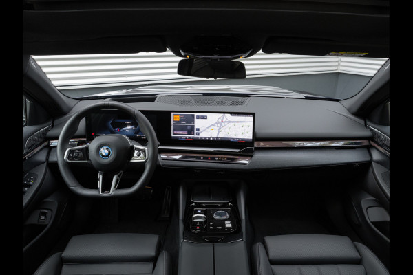 BMW i5 Touring eDrive40 - M-Sport Pro - Pano - Trekhaak - Onderstel Prof - Bowers & Wilkins