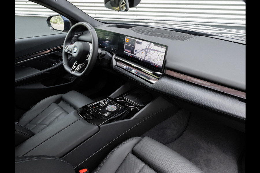 BMW i5 Touring eDrive40 - M-Sport Pro - Pano - Trekhaak - Onderstel Prof - Bowers & Wilkins