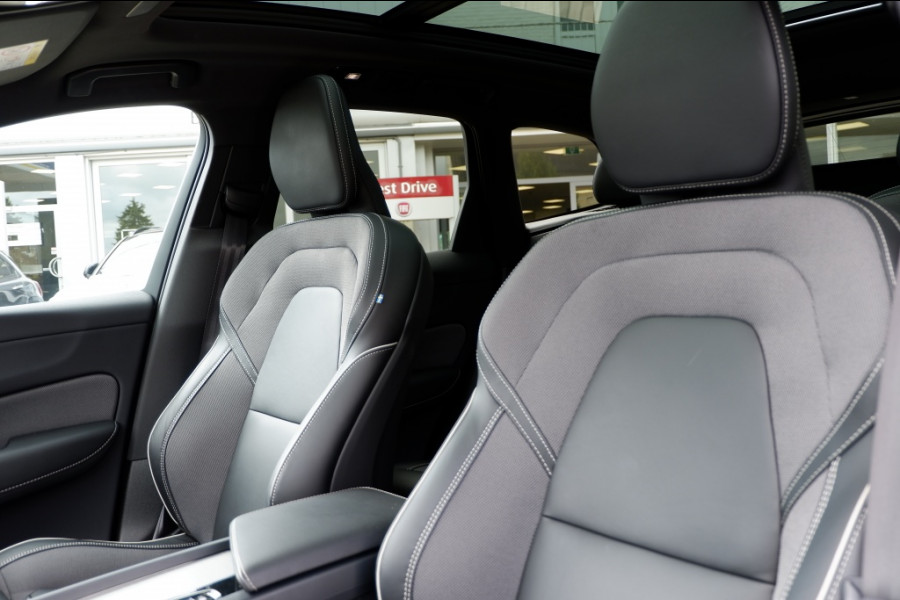 Volvo XC60 2.0 T6 AWD Plug in Hybrid 350PK Plus Black Edition Long Range