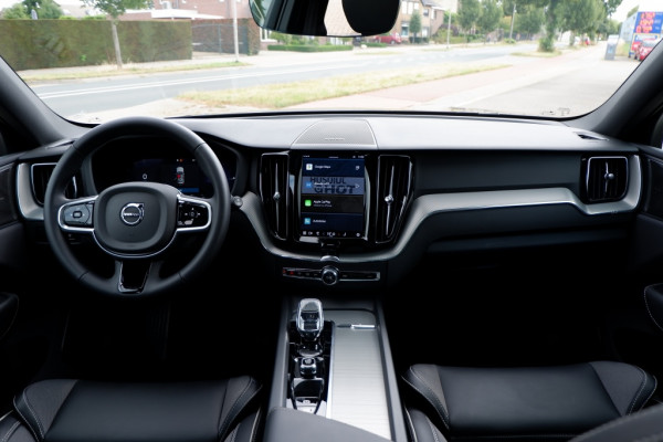 Volvo XC60 2.0 T6 AWD Plug in Hybrid 350PK Plus Black Edition Long Range