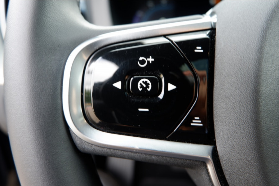 Volvo XC60 2.0 T6 AWD Plug in Hybrid 350PK Plus Black Edition Long Range