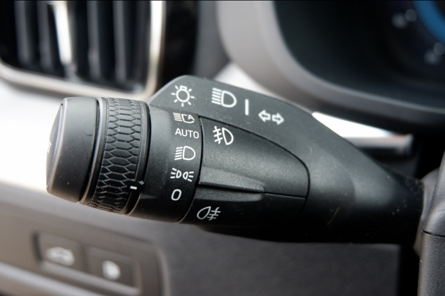 Volvo XC60 2.0 T6 AWD Plug in Hybrid 350PK Plus Black Edition Long Range