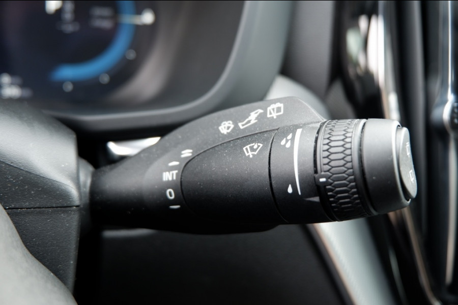 Volvo XC60 2.0 T6 AWD Plug in Hybrid 350PK Plus Black Edition Long Range