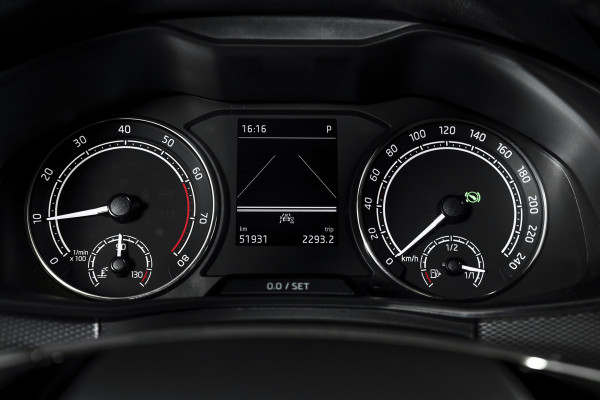 Škoda Kamiq 1.0 TSI Ambition - Automaat | Cruise | Stoelverw. | Camera+PDC | App.Connect | Auto.Airco | LM 16" | 4259