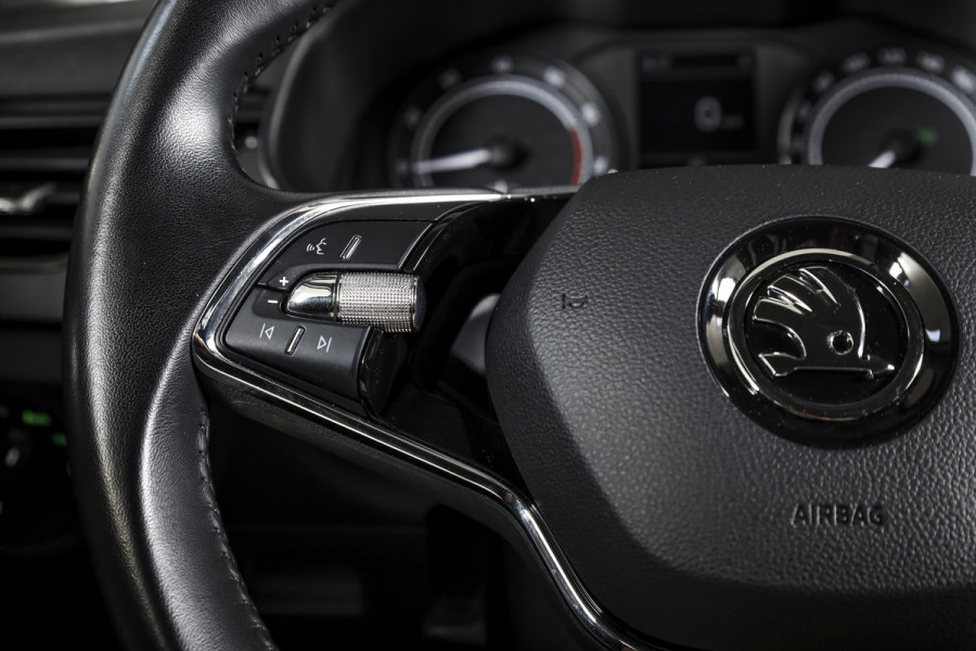 Škoda Kamiq 1.0 TSI Ambition - Automaat | Cruise | Stoelverw. | Camera+PDC | App.Connect | Auto.Airco | LM 16" | 4259