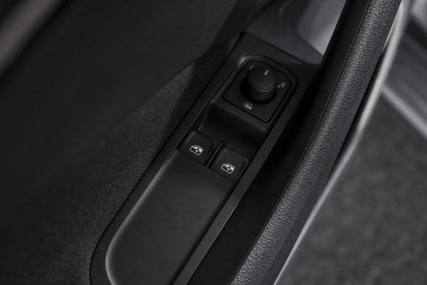 Škoda Kamiq 1.0 TSI Ambition - Automaat | Cruise | Stoelverw. | Camera+PDC | App.Connect | Auto.Airco | LM 16" | 4259