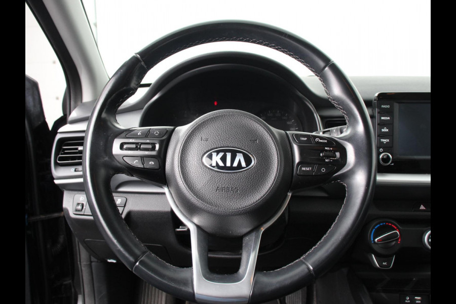 Kia Stonic 1.0 T-GDi DynamicLine | Navigatie | Airco |  Parkeer Sensoren | Lichtmetalen Velgen | Led |