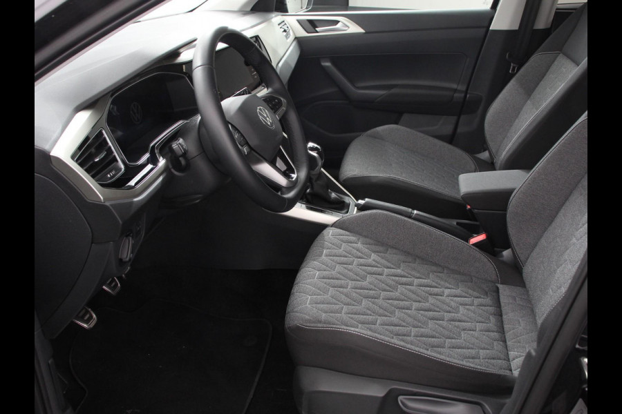 Volkswagen Polo 1.0 TSI Move | Navigatie | App Connect / Android Auto / Apple Carplay | Climate Control | Parkeer sensoren | Lichtmetalen Velgen | Dab | Digitale Cockpit |