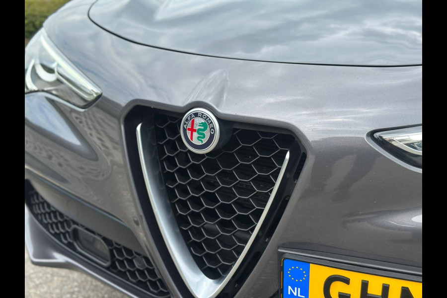 Alfa Romeo Stelvio 2.0 Turbo 280 pk AWD Special Edition, panoramadak, 20 inch, led,leder, vele opties, goed onderhouden