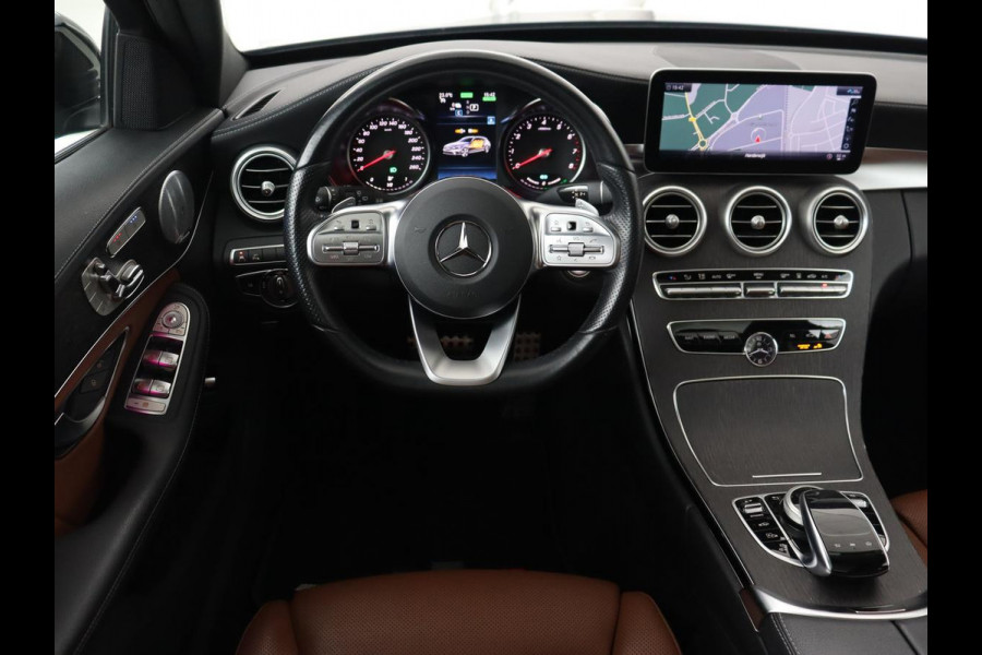 Mercedes-Benz C-Klasse 300e AMG | Stoelventilatie | Panoramadak | Leder | Burmester | Memory | Luchtvering | Carplay | Stoelverwarming | Navigatie | Full LED