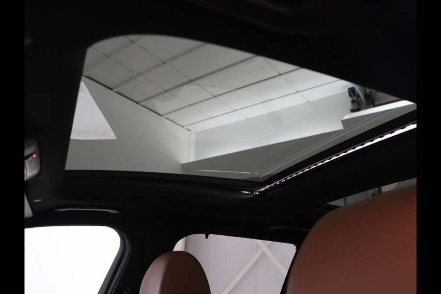 Mercedes-Benz C-Klasse 300e AMG | Stoelventilatie | Panoramadak | Leder | Burmester | Memory | Luchtvering | Carplay | Stoelverwarming | Navigatie | Full LED