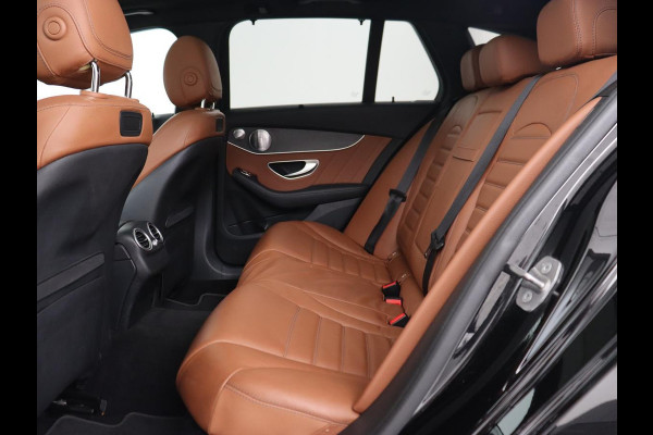 Mercedes-Benz C-Klasse 300e AMG | Stoelventilatie | Panoramadak | Leder | Burmester | Memory | Luchtvering | Carplay | Stoelverwarming | Navigatie | Full LED