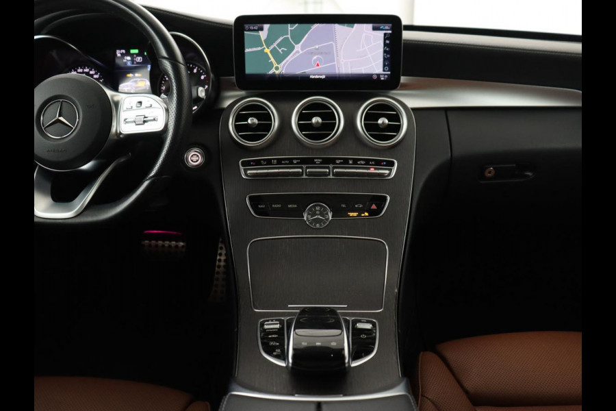 Mercedes-Benz C-Klasse 300e AMG | Stoelventilatie | Panoramadak | Leder | Burmester | Memory | Luchtvering | Carplay | Stoelverwarming | Navigatie | Full LED