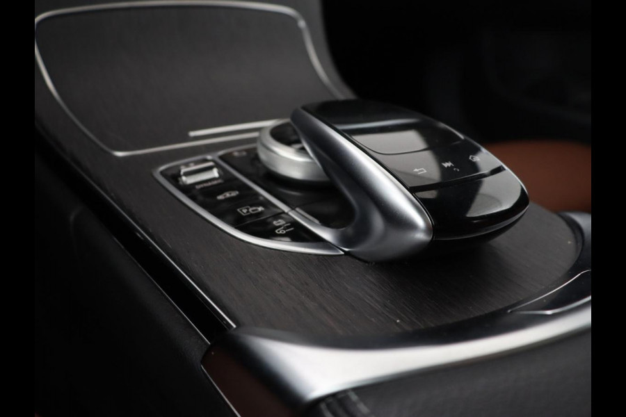 Mercedes-Benz C-Klasse 300e AMG | Stoelventilatie | Panoramadak | Leder | Burmester | Memory | Luchtvering | Carplay | Stoelverwarming | Navigatie | Full LED