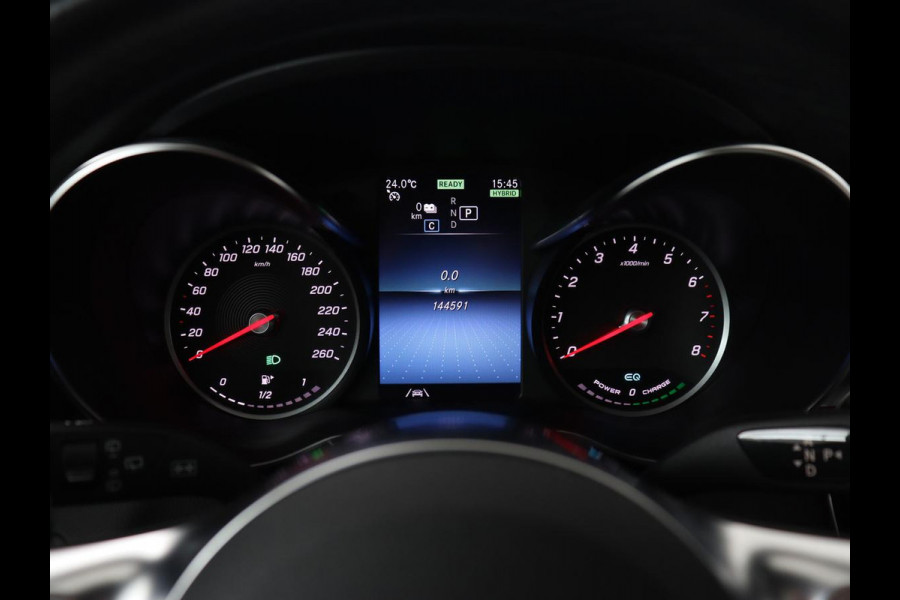 Mercedes-Benz C-Klasse 300e AMG | Stoelventilatie | Panoramadak | Leder | Burmester | Memory | Luchtvering | Carplay | Stoelverwarming | Navigatie | Full LED