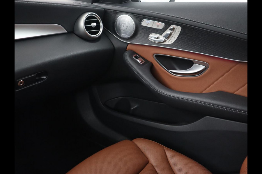 Mercedes-Benz C-Klasse 300e AMG | Stoelventilatie | Panoramadak | Leder | Burmester | Memory | Luchtvering | Carplay | Stoelverwarming | Navigatie | Full LED