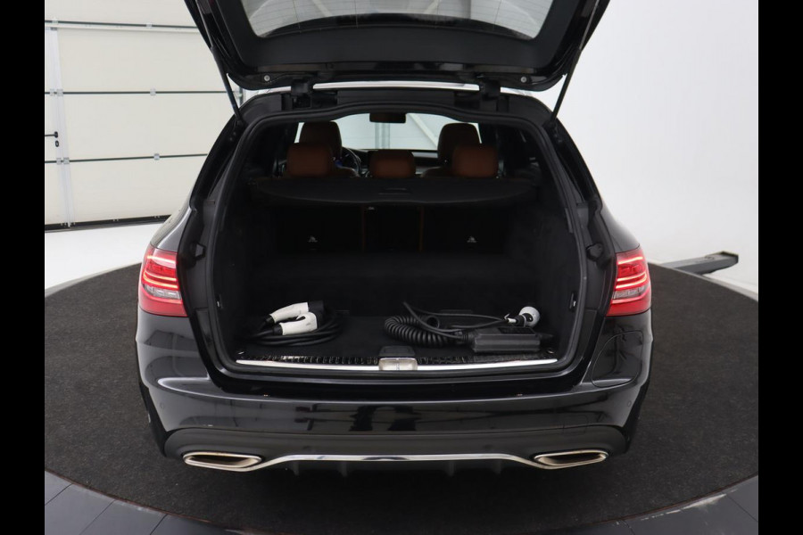 Mercedes-Benz C-Klasse 300e AMG | Stoelventilatie | Panoramadak | Leder | Burmester | Memory | Luchtvering | Carplay | Stoelverwarming | Navigatie | Full LED