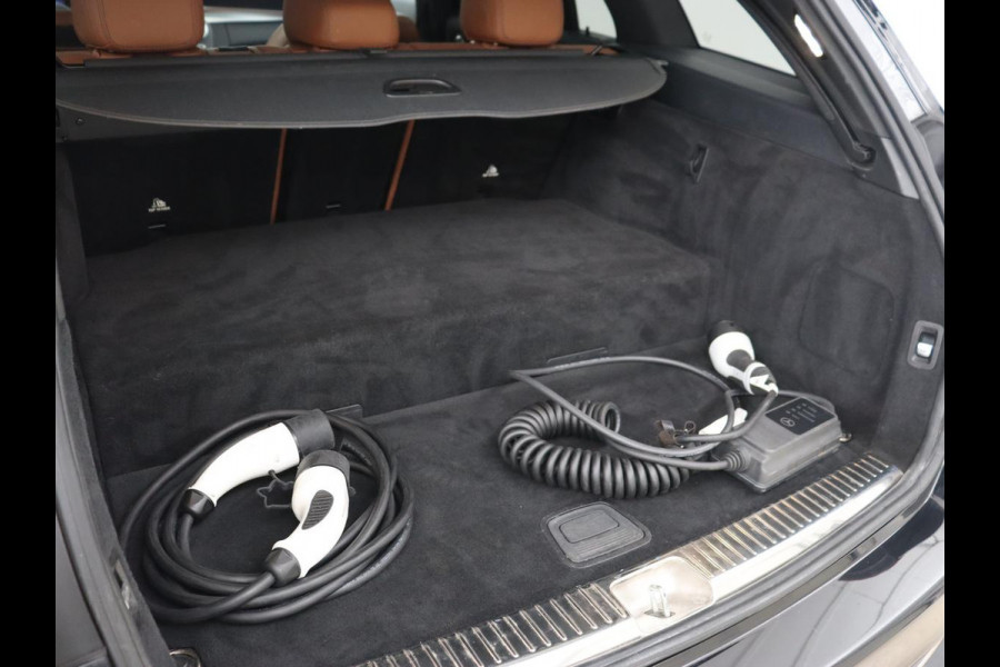 Mercedes-Benz C-Klasse 300e AMG | Stoelventilatie | Panoramadak | Leder | Burmester | Memory | Luchtvering | Carplay | Stoelverwarming | Navigatie | Full LED