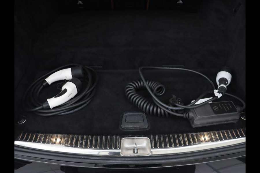 Mercedes-Benz C-Klasse 300e AMG | Stoelventilatie | Panoramadak | Leder | Burmester | Memory | Luchtvering | Carplay | Stoelverwarming | Navigatie | Full LED