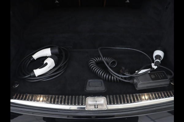 Mercedes-Benz C-Klasse 300e AMG | Stoelventilatie | Panoramadak | Leder | Burmester | Memory | Luchtvering | Carplay | Stoelverwarming | Navigatie | Full LED