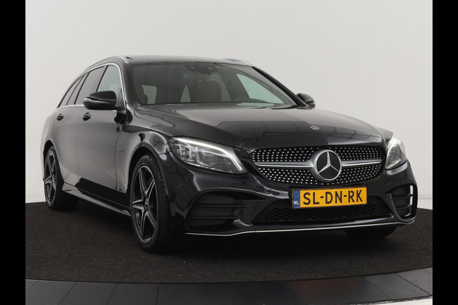 Mercedes-Benz C-Klasse 300e AMG | Stoelventilatie | Panoramadak | Leder | Burmester | Memory | Luchtvering | Carplay | Stoelverwarming | Navigatie | Full LED