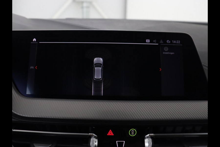 BMW 1-serie 118i Executive Edition | Sport Line | Carplay | Sportstoelen | Half leder | Live Cockpit | Climate control | Parkeerhulp | Cruise control | 'Storm Bay' Metallic