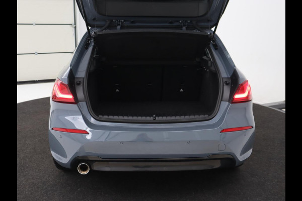 BMW 1-serie 118i Executive Edition | Sport Line | Carplay | Sportstoelen | Half leder | Live Cockpit | Climate control | Parkeerhulp | Cruise control | 'Storm Bay' Metallic