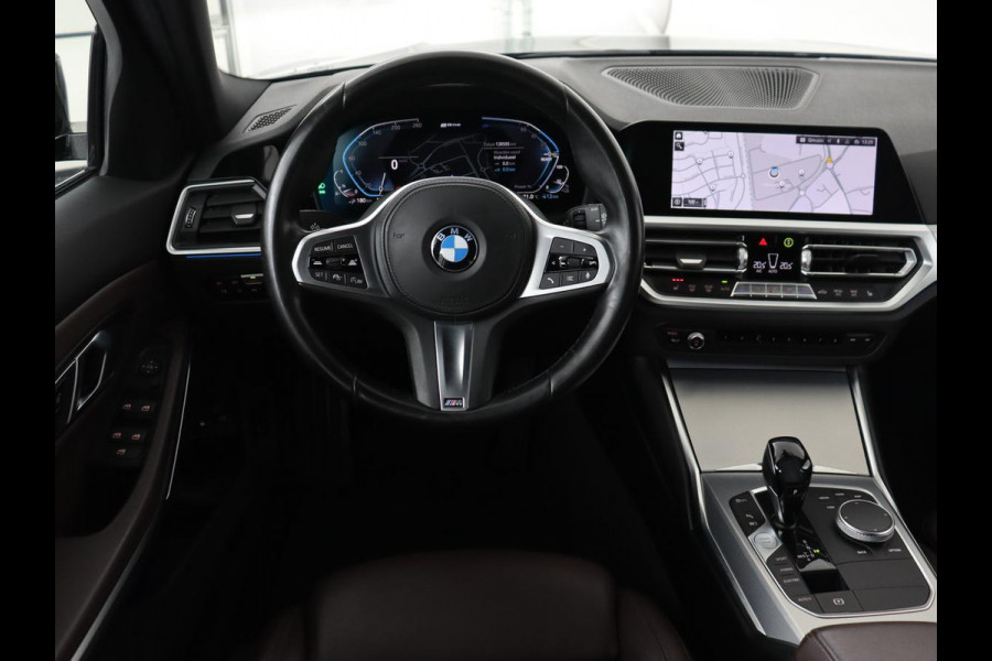 BMW 3-serie 330e eDrive Edition | Leder | Adaptive cruise | Stoelverwarming | Camera | Sport Line | Carplay | Sportstoelen | Live Cockpit | Keyless | Navigatie | Climate control