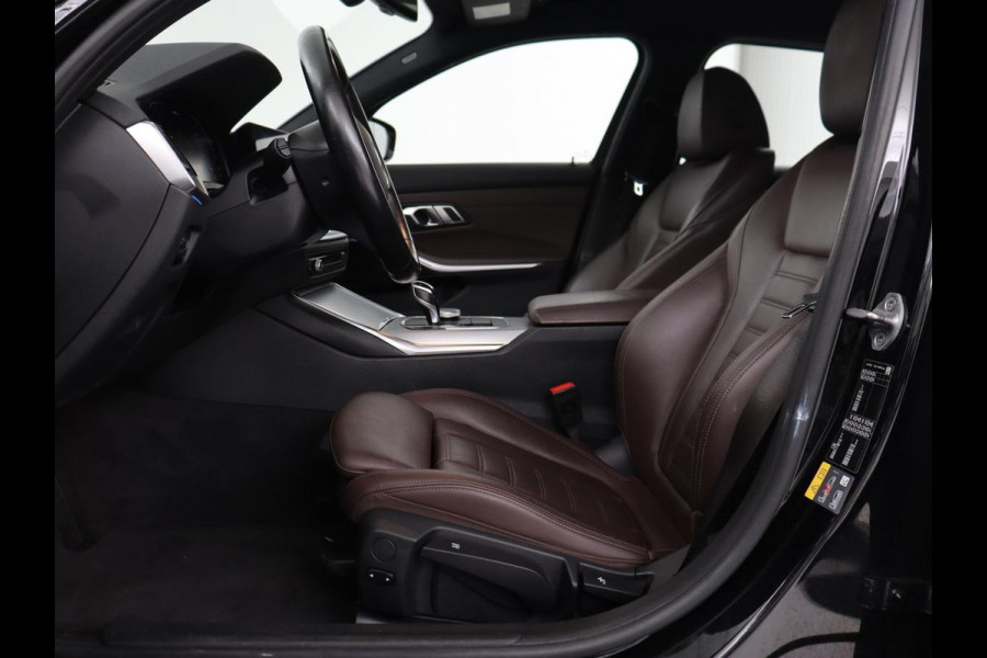 BMW 3-serie 330e eDrive Edition | Leder | Adaptive cruise | Stoelverwarming | Camera | Sport Line | Carplay | Sportstoelen | Live Cockpit | Keyless | Navigatie | Climate control