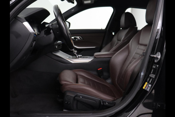 BMW 3-serie 330e eDrive Edition | Leder | Adaptive cruise | Stoelverwarming | Camera | Sport Line | Carplay | Sportstoelen | Live Cockpit | Keyless | Navigatie | Climate control