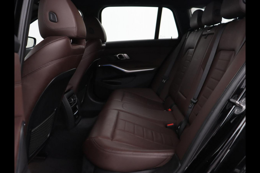 BMW 3-serie 330e eDrive Edition | Leder | Adaptive cruise | Stoelverwarming | Camera | Sport Line | Carplay | Sportstoelen | Live Cockpit | Keyless | Navigatie | Climate control