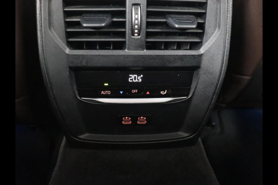 BMW 3-serie 330e eDrive Edition | Leder | Adaptive cruise | Stoelverwarming | Camera | Sport Line | Carplay | Sportstoelen | Live Cockpit | Keyless | Navigatie | Climate control
