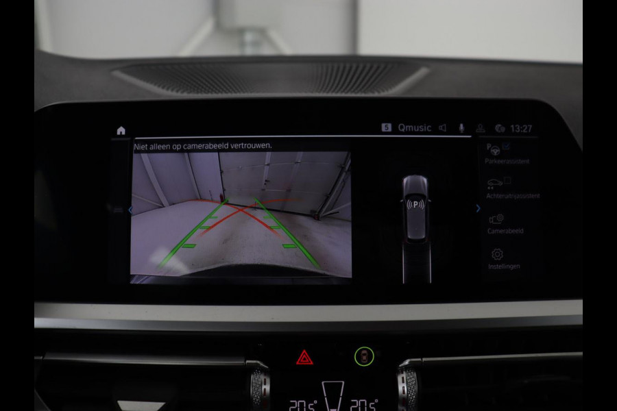 BMW 3-serie 330e eDrive Edition | Leder | Adaptive cruise | Stoelverwarming | Camera | Sport Line | Carplay | Sportstoelen | Live Cockpit | Keyless | Navigatie | Climate control