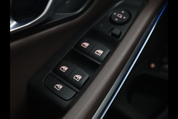 BMW 3-serie 330e eDrive Edition | Leder | Adaptive cruise | Stoelverwarming | Camera | Sport Line | Carplay | Sportstoelen | Live Cockpit | Keyless | Navigatie | Climate control